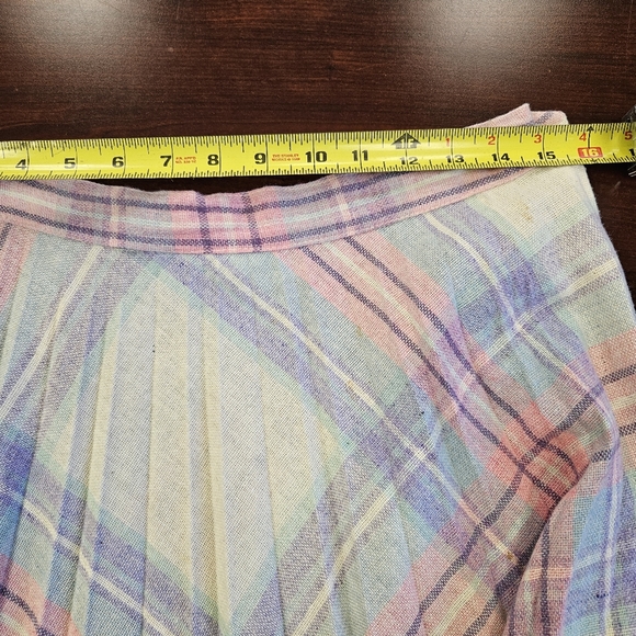 Vintage 1970's Plaid Pleated Below Knee Length Skirt by Freddie's Best. - Picture 9 of 10